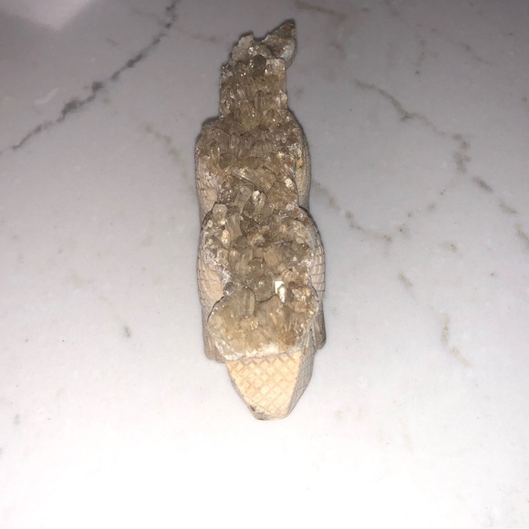 Leo the hand carved dinosaur made of quartz - Picture 3 of 4